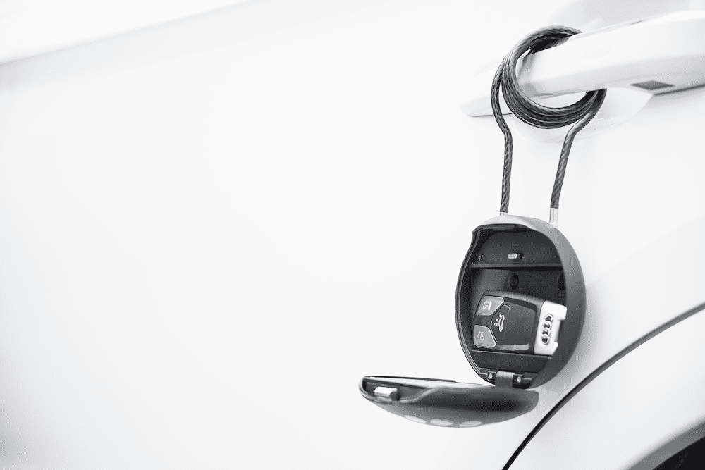 podpora za pametno aplikacijo za ključavnico avtomobila z zatičem + varnostno škatlo