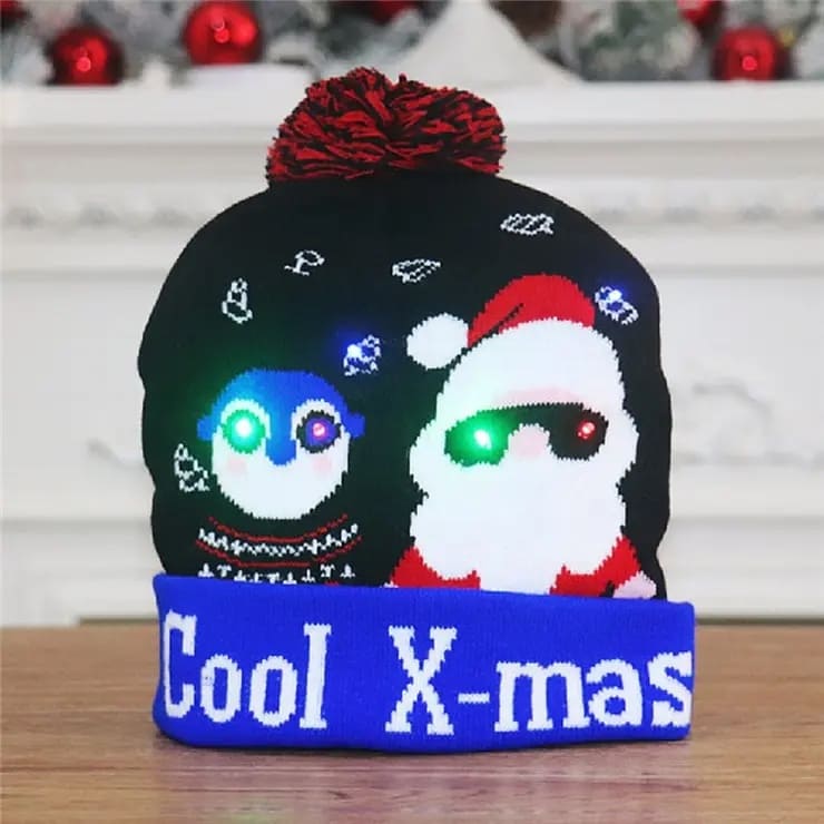 Zimska kapa s pompom svetlečim božičem z LED žarnicami - COOL X-MAS