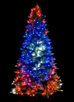 pametno nadzorovano božično drevo