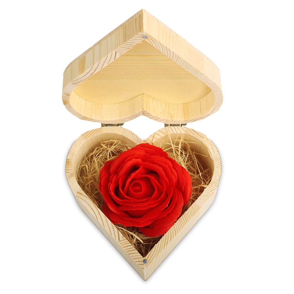 Milne vrtnice v leseni škatli v obliki srca