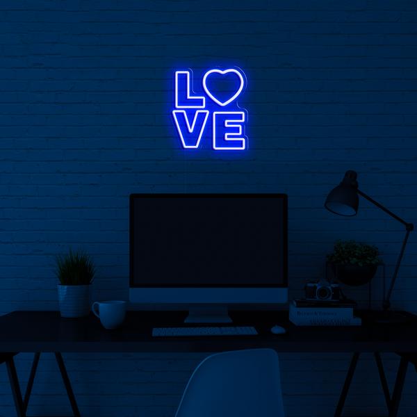 Neonski LED napis na steni - 3D logo LOVE - dimenzij 50 cm