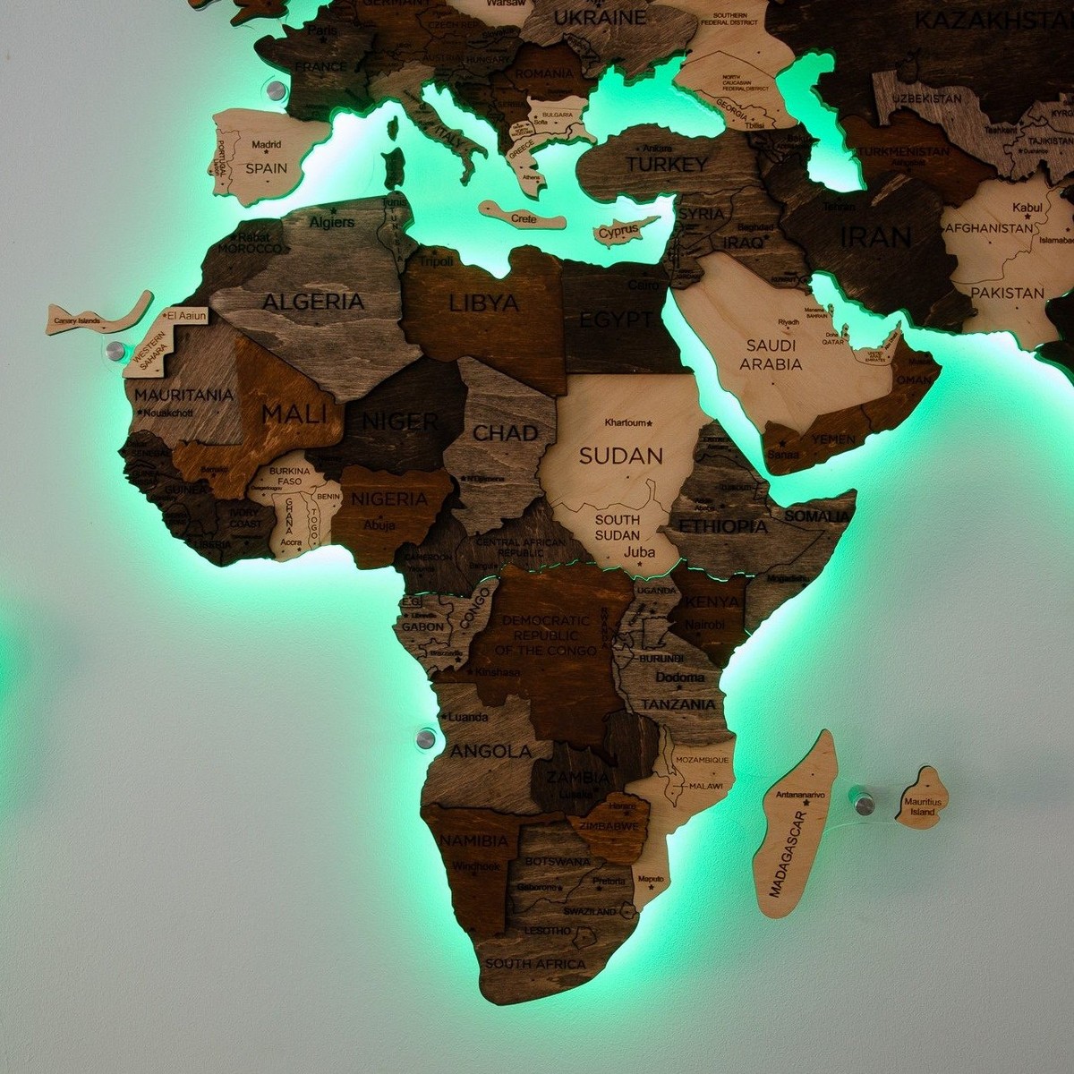 leseni zemljevidi sveta z led osvetlitvijo